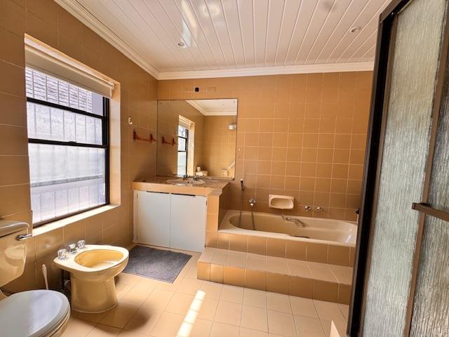 To Let 4 Bedroom Property for Rent in Sea Point Western Cape